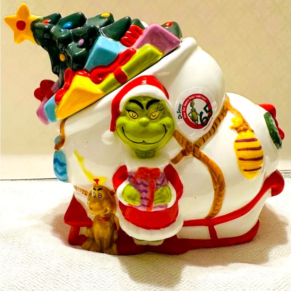 Zein’s Dr. Seuss The Grinch Who Stole Christmas Ceramic Sleigh Cookie Jar.